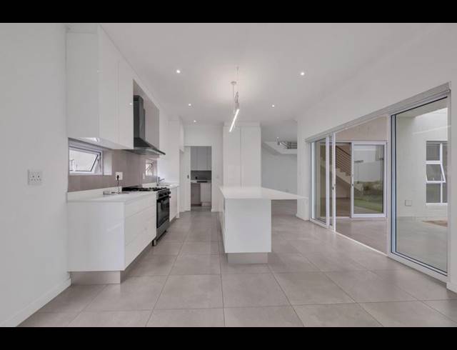 3 BEDROOM HOUSE FOR SALE IN BRYANSTON